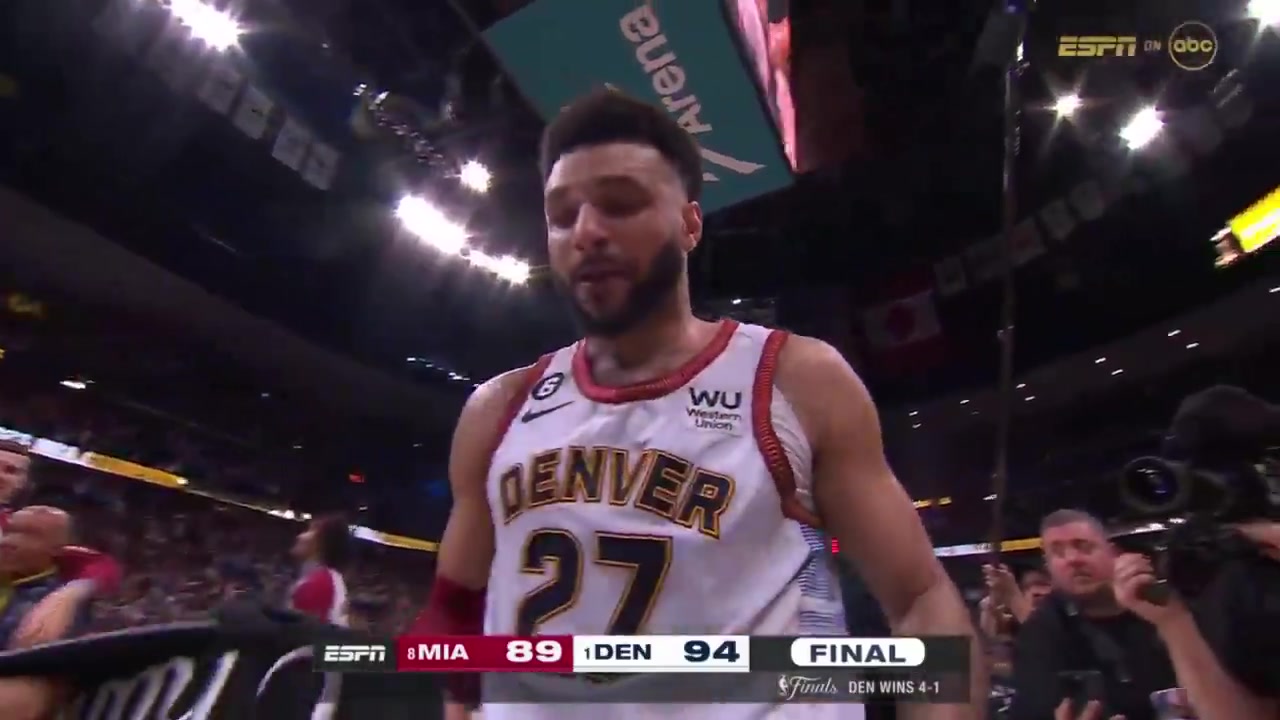 苦盡甘來穆雷奪冠后難掩激動(dòng)情緒喜極而泣