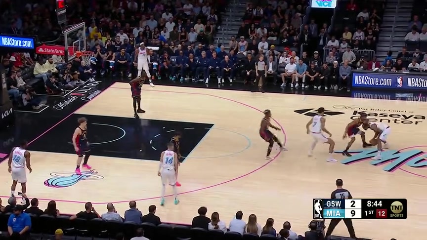 手真快維金斯快速回防切掉巴特勒上籃直接點燃熱火主場氣氛