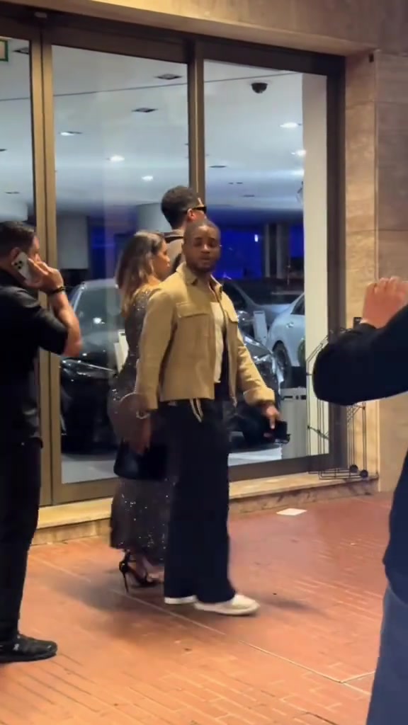 布克新女友的其他鏡頭角度曲線堪稱完美