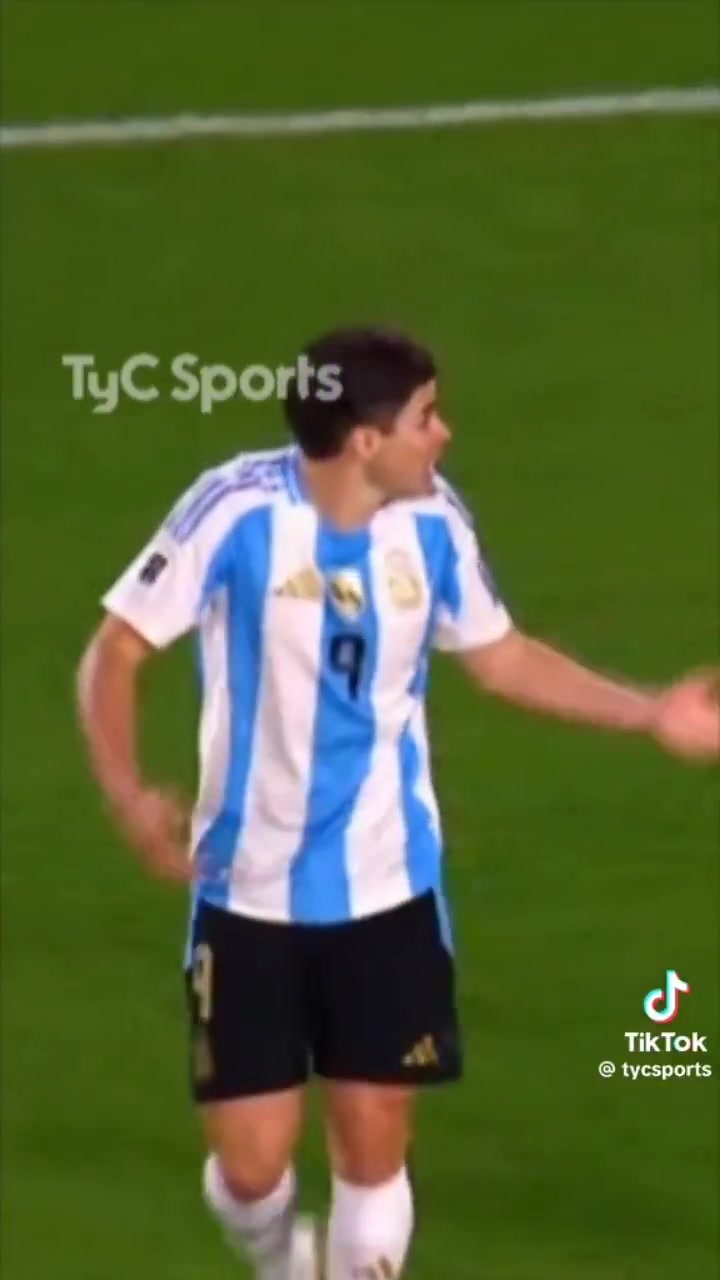 小蜘蛛羞辱桑切斯你在哪兒都踢不上球