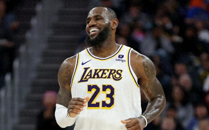 不管你信不信 NBA歷史上只有五個(gè)人能夠單獨(dú)取代詹姆斯 而杜蘭特沒有資格