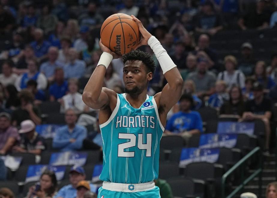 黃蜂隊(duì)官方：米勒左肩半脫位 將缺席下一場(chǎng)比賽并將重新評(píng)估傷勢(shì)