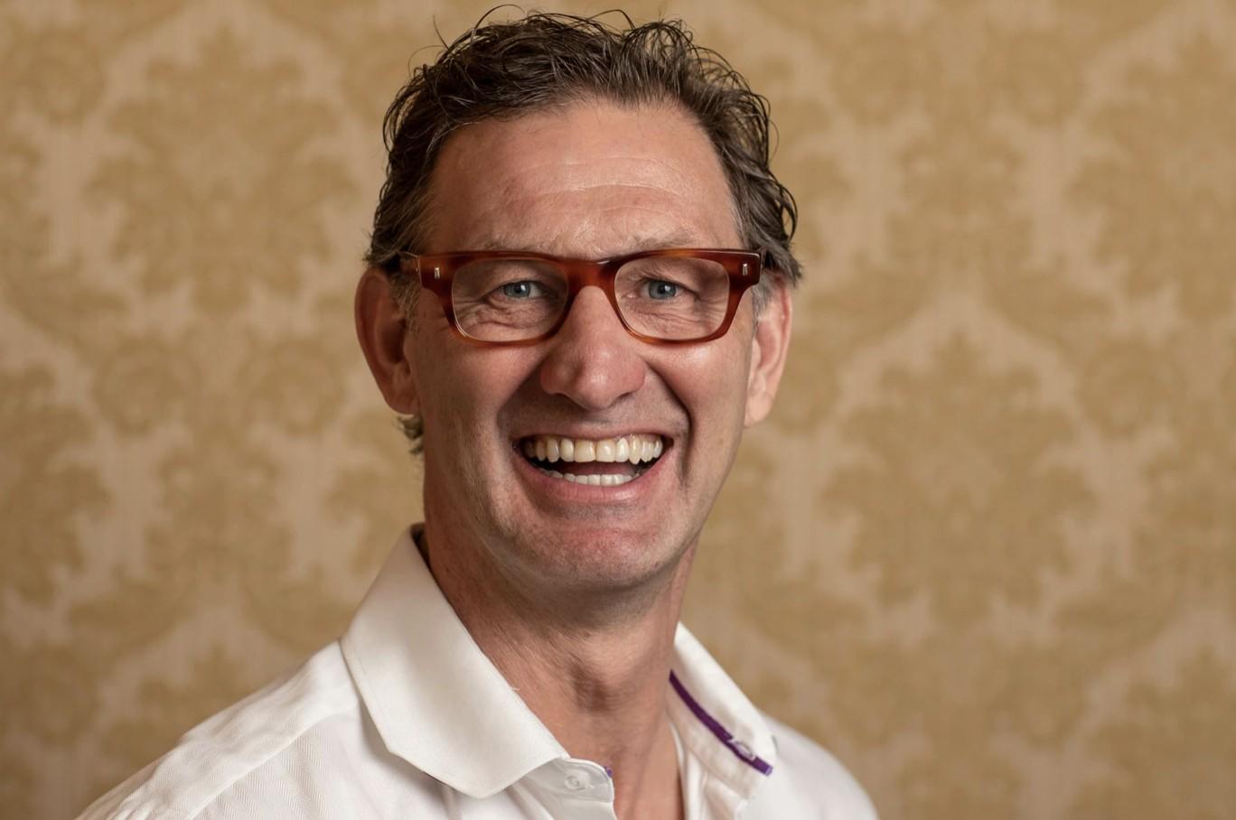 亞當(dāng)斯：溫格推遲了對總是遲到的賴特的訓(xùn)練 此后他再也沒有遲到過